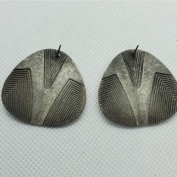 Vintage Retro Gray, Cream, & Black Earrings - Picture 3 of 3